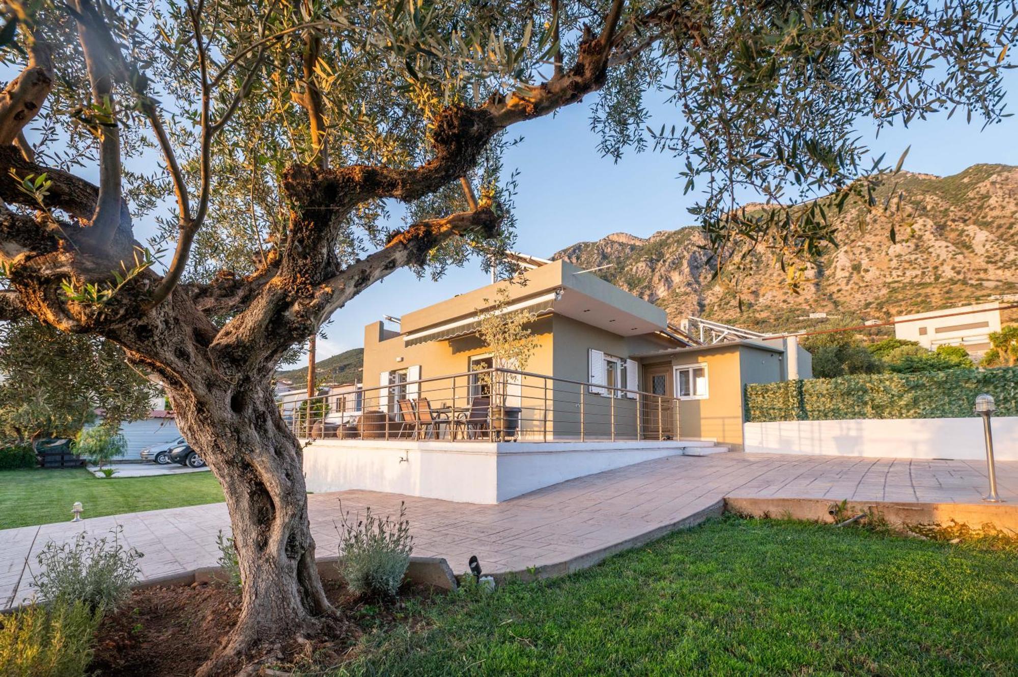 Вилла Thea Seaview Luxury Living Каламата Экстерьер фото
