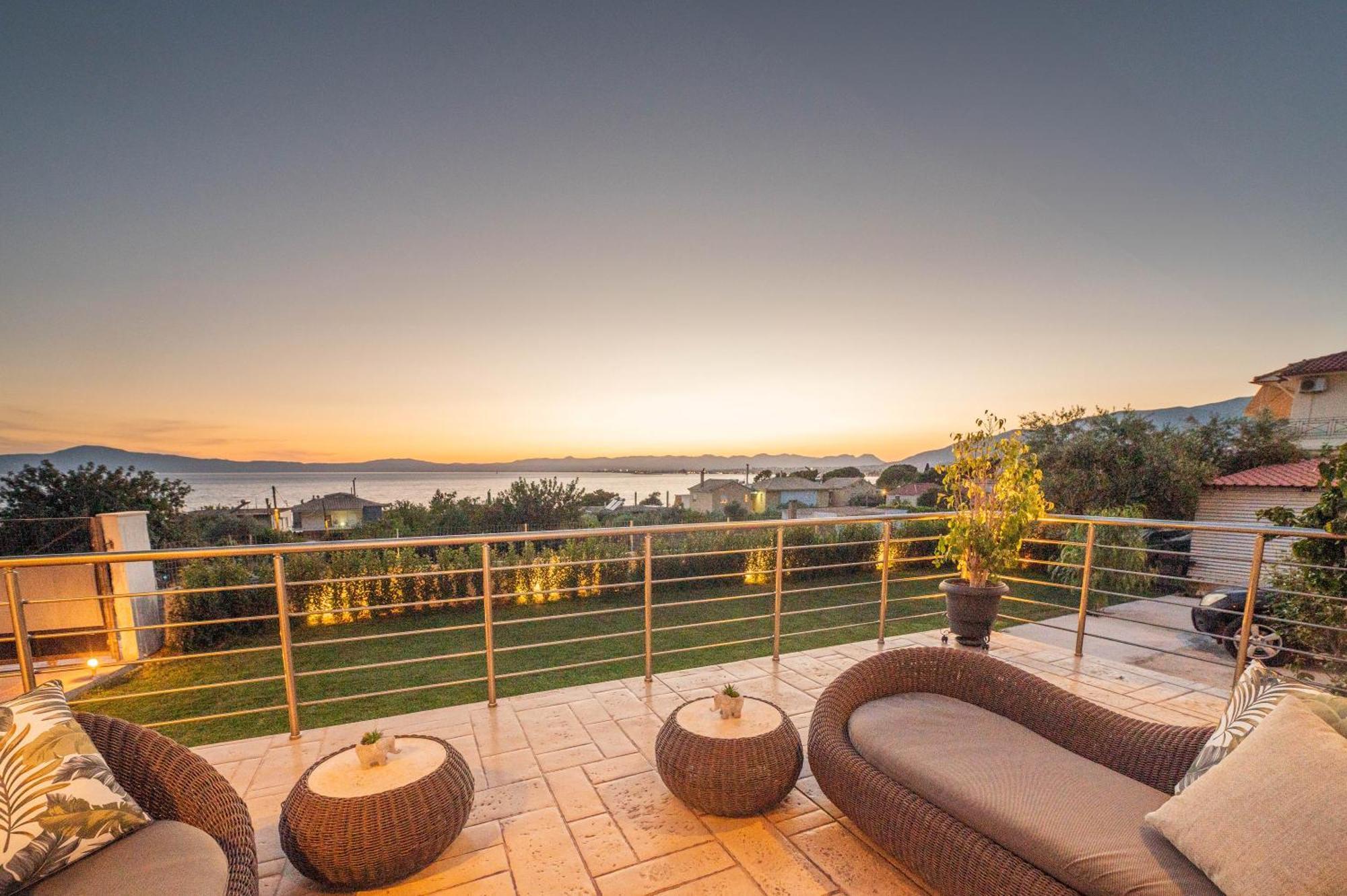 Вилла Thea Seaview Luxury Living Каламата Экстерьер фото