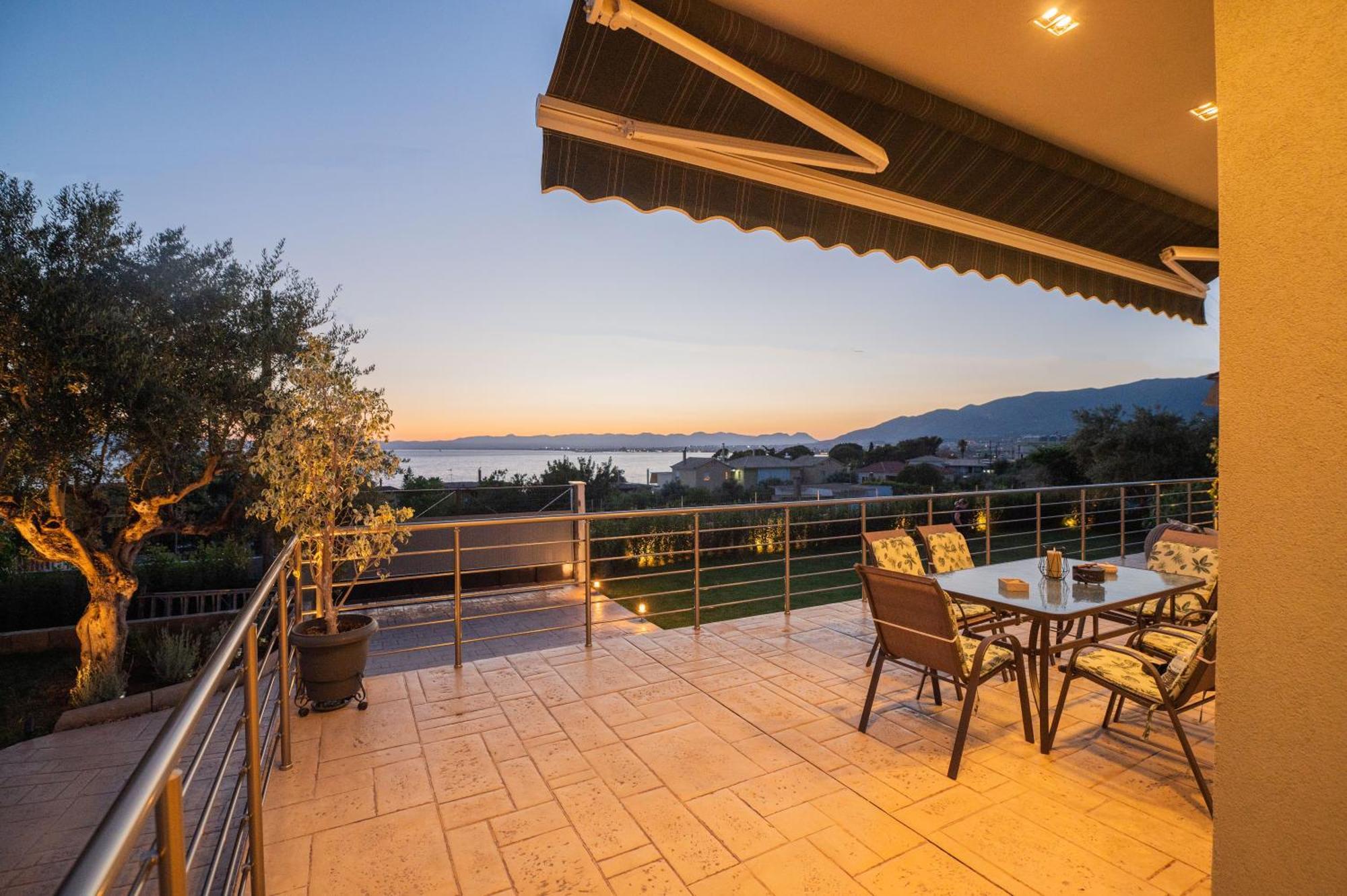 Вилла Thea Seaview Luxury Living Каламата Экстерьер фото