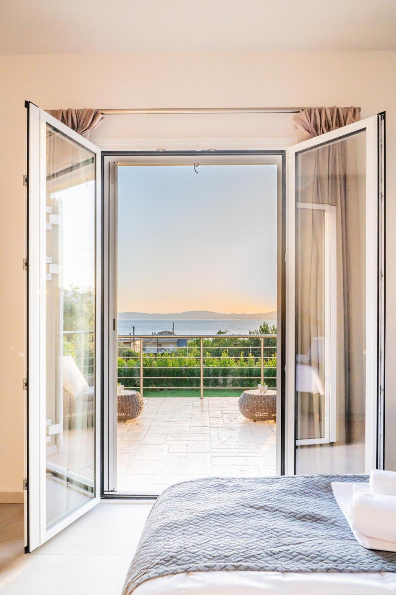 Вилла Thea Seaview Luxury Living Каламата Экстерьер фото
