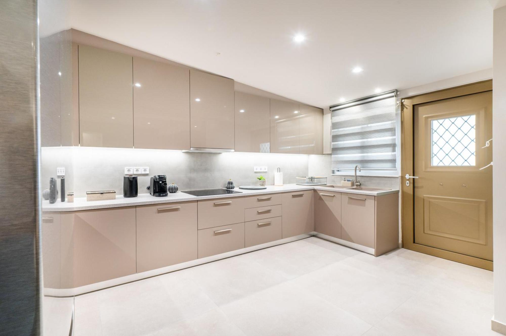 Вилла Thea Seaview Luxury Living Каламата Экстерьер фото